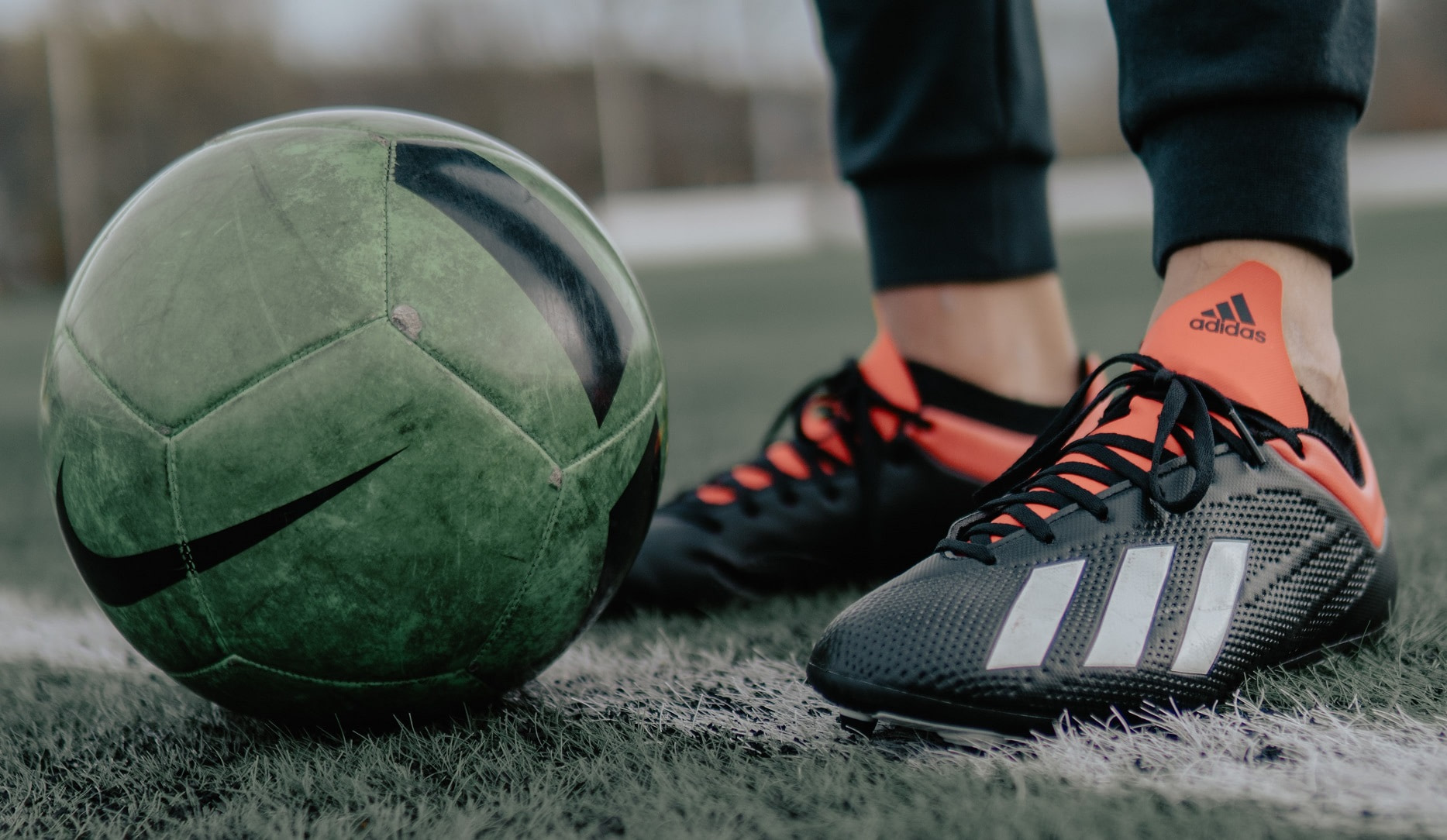 Can you wear blades on artificial turf? - SIS Pitches